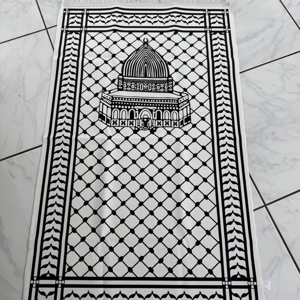 Kuffiyeh prayer rug